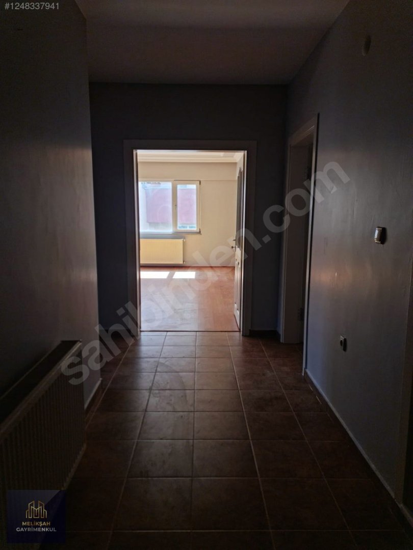 Hendek Merkezde 130m² Satılık 3+1 Daire, Kombi, Otopark fotoğraf 2