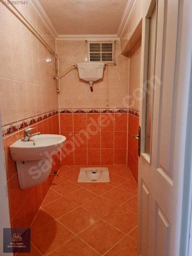 Hendek Merkezde 130m² Satılık 3+1 Daire, Kombi, Otopark fotoğraf 4