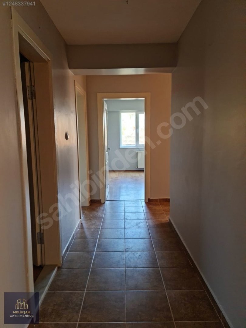 Hendek Merkezde 130m² Satılık 3+1 Daire, Kombi, Otopark fotoğraf 5