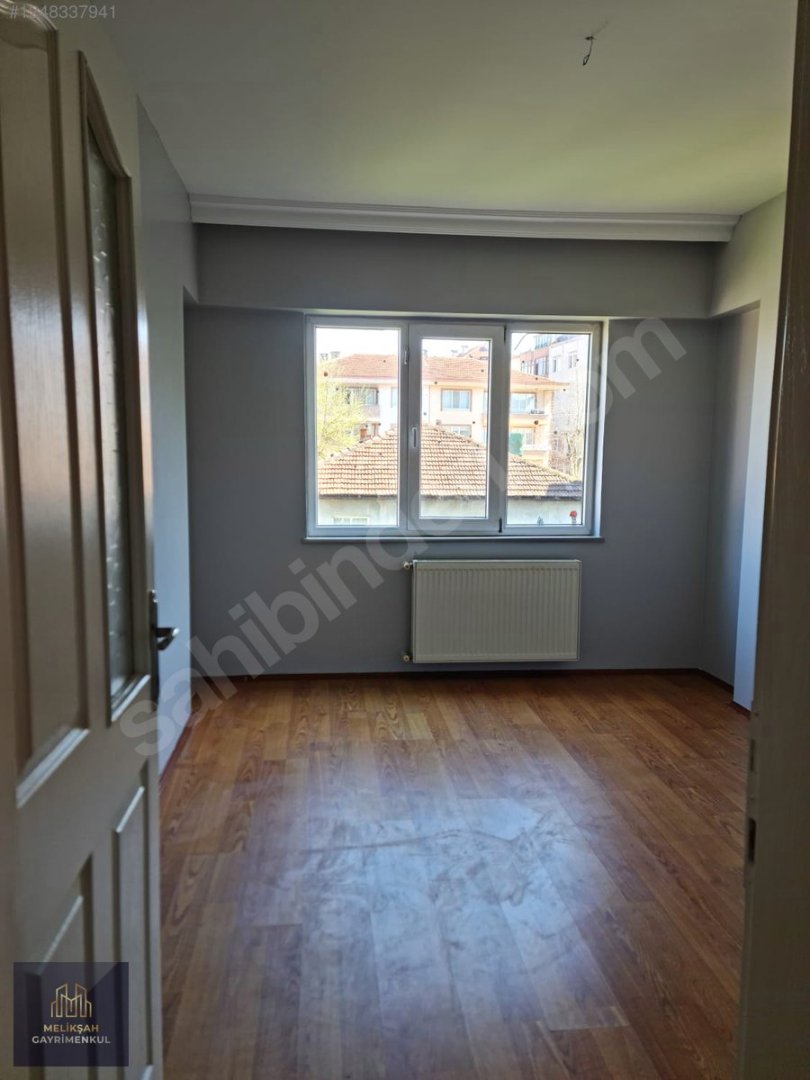 Hendek Merkezde 130m² Satılık 3+1 Daire, Kombi, Otopark fotoğraf 8