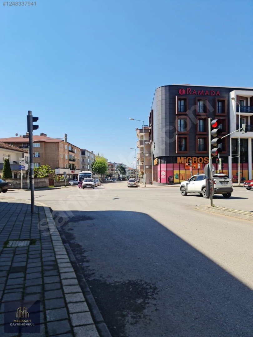 Hendek Merkezde 130m² Satılık 3+1 Daire, Kombi, Otopark fotoğraf 9