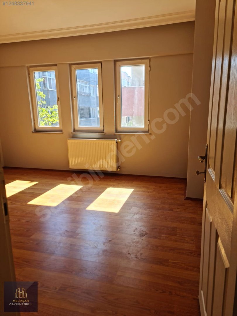 Hendek Merkezde 130m² Satılık 3+1 Daire, Kombi, Otopark fotoğraf 10