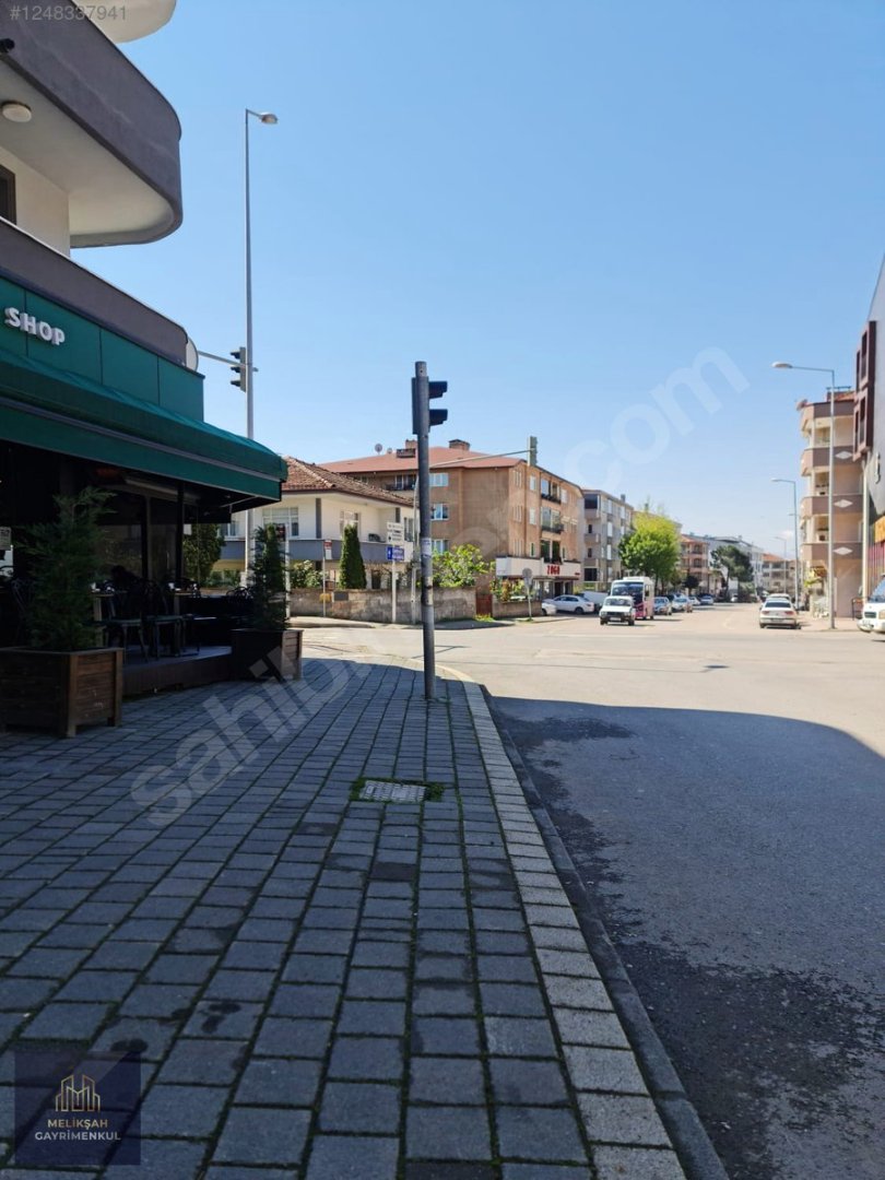 Hendek Merkezde 130m² Satılık 3+1 Daire, Kombi, Otopark fotoğraf 12