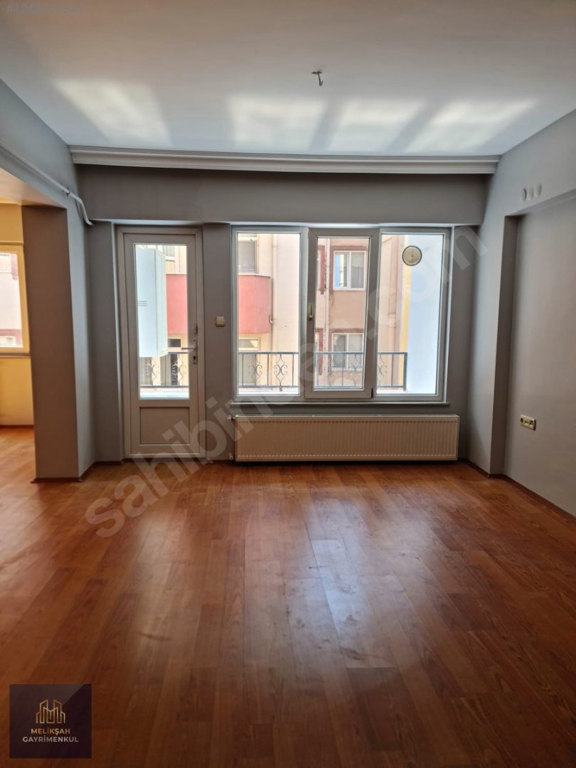 Hendek Merkezde 130m² Satılık 3+1 Daire, Kombi, Otopark fotoğraf 13