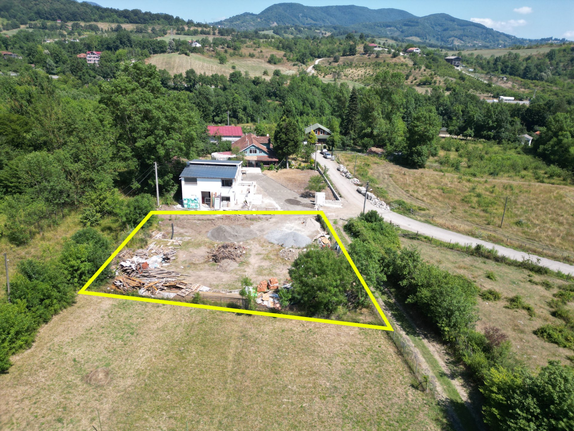 Sakarya Hendek Beylice'de 500m² Elektrik ve Su Bağlantılı Arsa