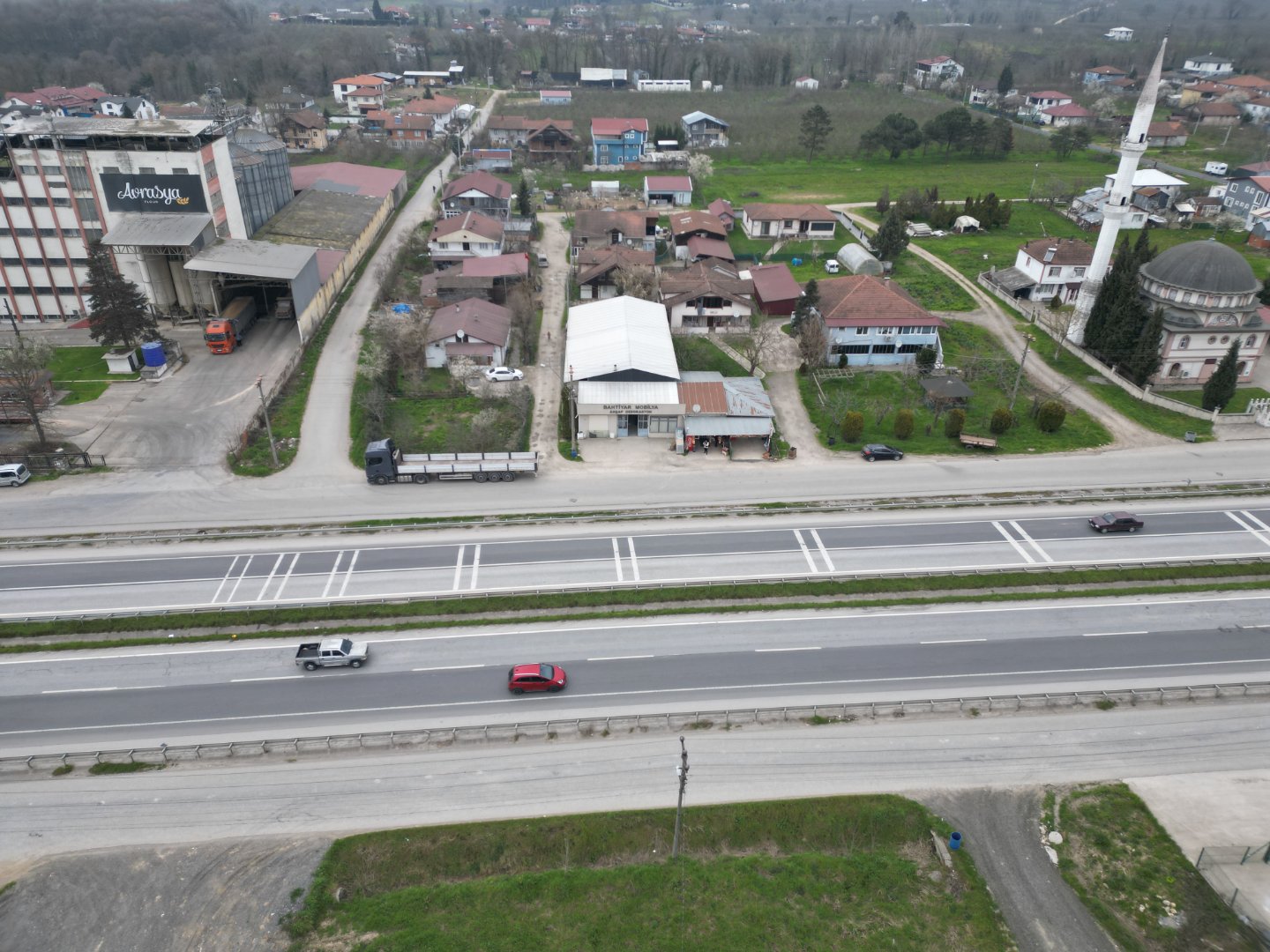 Devren Kiralık İş Yeri - Büyükdere Mahallesi, 100 m² (Kira: 20.000 TL/Ay) fotoğraf 2